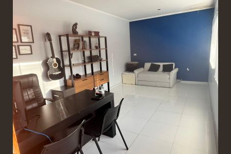 Casa à venda com 185m², 2 quartos e 2 vagasEscritório