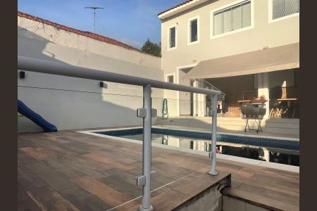 Casa à venda com 185m², 2 quartos e 2 vagasPiscina