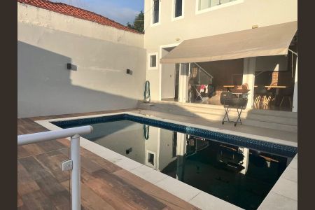 Casa à venda com 185m², 2 quartos e 2 vagasPiscina
