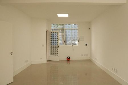 Casa à venda com 245m², 5 quartos e 2 vagasFoto 02