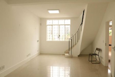 Casa à venda com 245m², 5 quartos e 2 vagasFoto 03