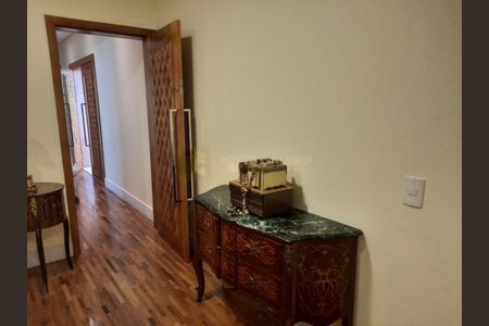 Casa de condomínio à venda com 320m², 3 quartos e 4 vagas