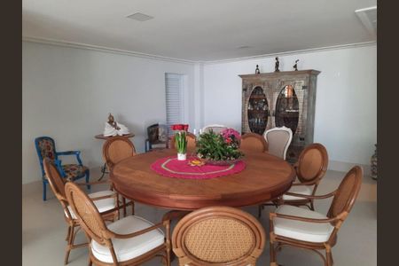 Casa de condomínio à venda com 320m², 3 quartos e 4 vagas