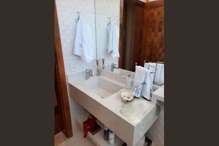 Casa de condomínio à venda com 320m², 3 quartos e 4 vagas