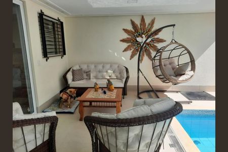 Casa de condomínio à venda com 320m², 3 quartos e 4 vagas