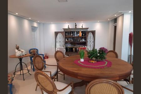 Casa de condomínio à venda com 320m², 3 quartos e 4 vagas