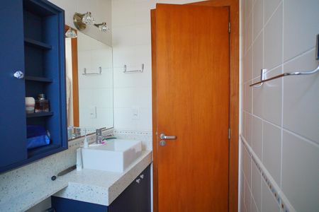 Apartamento para alugar com 75m², 2 quartos e 2 vagasBanheiro 