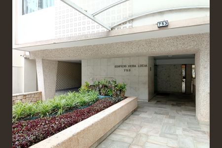 Apartamento à venda com 72m², 2 quartos e 1 vagaEntrada edifício