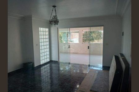 Casa à venda com 314m², 2 quartos e 4 vagas