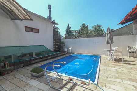 Casa à venda com 223m², 4 quartos e 3 vagasPiscina