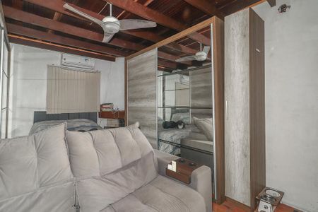 Casa à venda com 223m², 4 quartos e 3 vagasQuarto 4 Suíte fundos