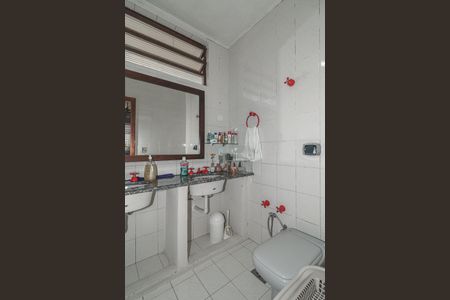 Banheiro da Suíte de casa à venda com 4 quartos, 223m² em Chácara das Pedras, Porto Alegre