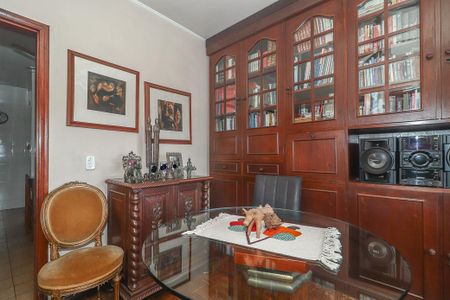Casa à venda com 223m², 4 quartos e 3 vagasEscritório