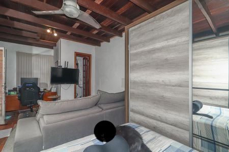 Casa à venda com 223m², 4 quartos e 3 vagasQuarto 4 Suíte fundos