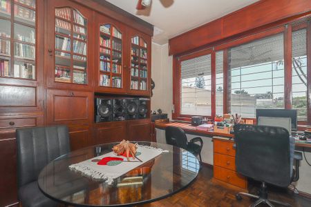Casa à venda com 223m², 4 quartos e 3 vagasEscritório