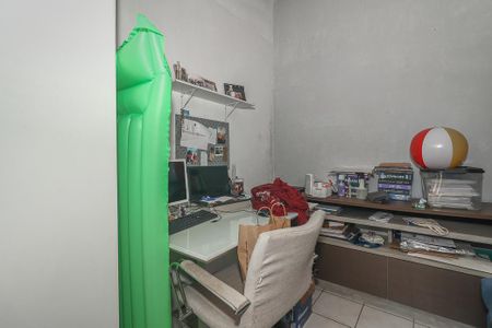 Casa à venda com 223m², 4 quartos e 3 vagasQuarto de empregada Fundos