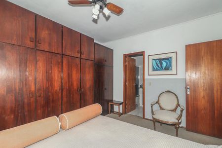Casa à venda com 223m², 4 quartos e 3 vagasQuarto Suíte