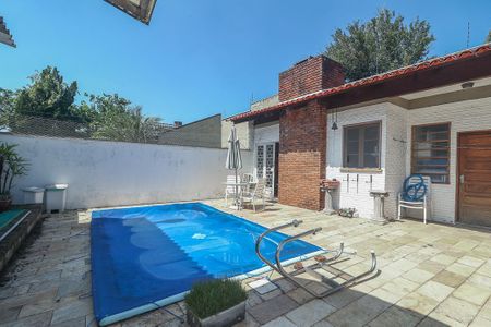 Casa à venda com 223m², 4 quartos e 3 vagasPiscina