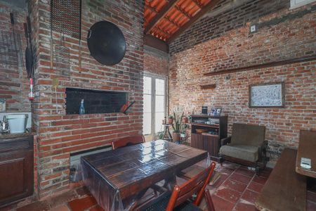 Casa à venda com 223m², 4 quartos e 3 vagasChurrasqueira