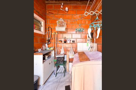 Casa à venda com 200m², 4 quartos e 2 vagas Casa à venda com 200m², 4 quartos e 2 vagasÁrea de Serviço - Casa 2