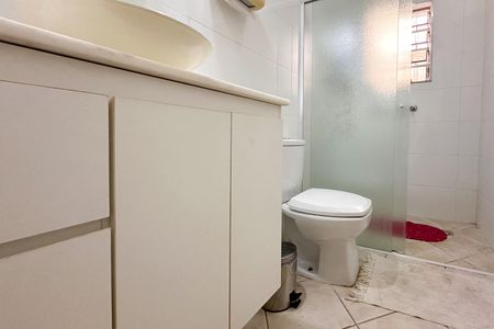 Casa à venda com 200m², 4 quartos e 2 vagas Casa à venda com 200m², 4 quartos e 2 vagasBanheiro Social