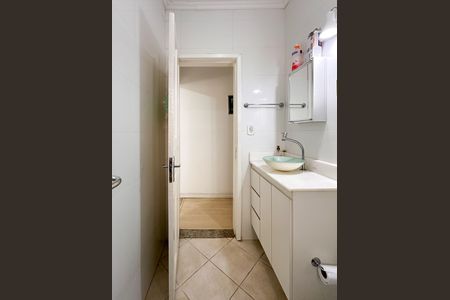 Casa à venda com 200m², 4 quartos e 2 vagas Casa à venda com 200m², 4 quartos e 2 vagasBanheiro Social
