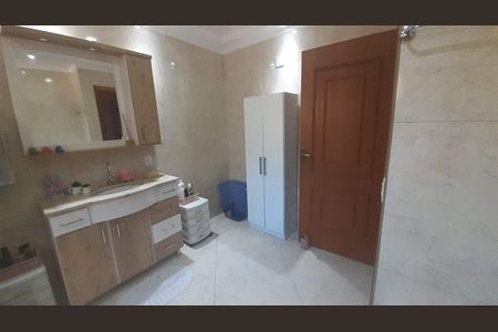 Casa à venda com 201m², 4 quartos e 2 vagasBanheiro