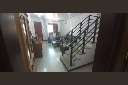 Casa à venda com 201m², 4 quartos e 2 vagasSala