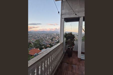 Casa para alugar com 426m², 3 quartos e 4 vagas Casa para alugar com 426m², 3 quartos e 4 vagasVaranda