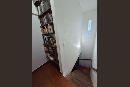 Casa para alugar com 426m², 3 quartos e 4 vagas Casa para alugar com 426m², 3 quartos e 4 vagasEscada