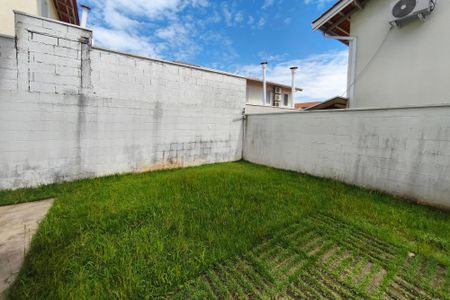 Casa de condomínio para alugar com 100m², 3 quartos e 2 vagasQuintal - Fundos