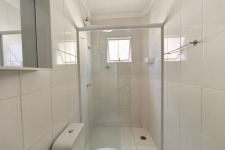 Casa de condomínio para alugar com 100m², 3 quartos e 2 vagasBanheiro Social