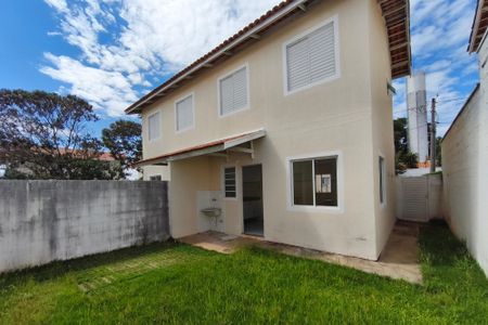 Casa de condomínio para alugar com 100m², 3 quartos e 2 vagasQuintal - Fundos