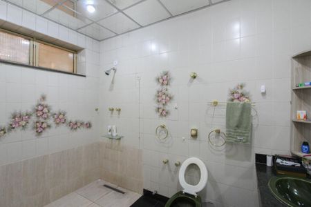 Casa à venda com 527m², 8 quartos e 10 vagasBanheiro da Suíte 1