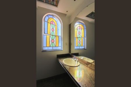 Casa à venda com 527m², 8 quartos e 10 vagasBanheiro Social 1