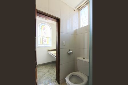 Casa à venda com 527m², 8 quartos e 10 vagasBanheiro Social 1