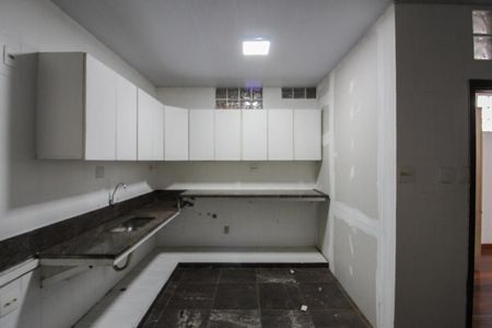 Casa à venda com 527m², 8 quartos e 10 vagasCozinha