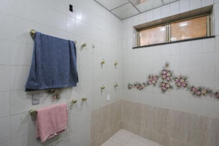 Casa à venda com 527m², 8 quartos e 10 vagasBanheiro da Suíte 1