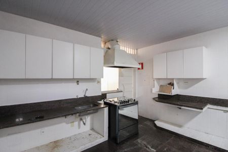 Casa à venda com 527m², 8 quartos e 10 vagasCozinha