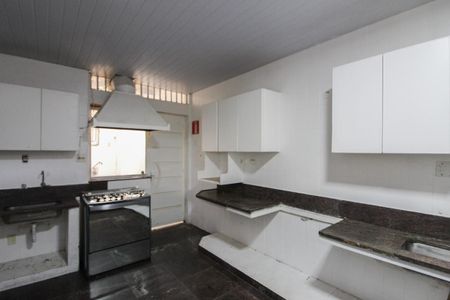 Casa à venda com 527m², 8 quartos e 10 vagasCozinha