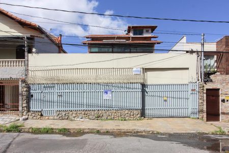 Casa à venda com 527m², 8 quartos e 10 vagasFachada