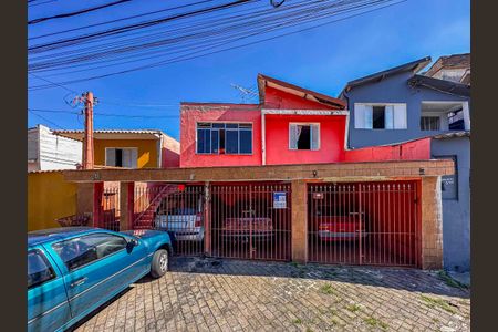 Casa à venda com 262m², 3 quartos e 3 vagas Casa à venda com 262m², 3 quartos e 3 vagasFachada