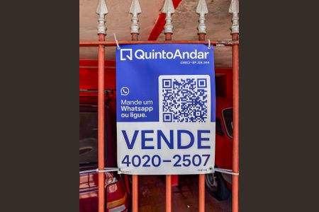 Casa à venda com 262m², 3 quartos e 3 vagas Casa à venda com 262m², 3 quartos e 3 vagasPlaca instalada na Fachada