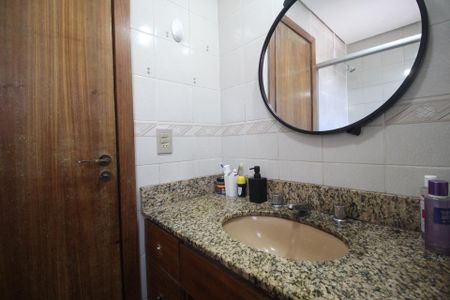 Apartamento à venda com 183m², 3 quartos e 2 vagasBanheiro da Suíte 1