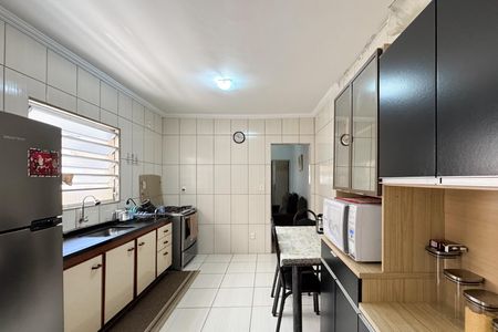 Casa à venda com 117m², 3 quartos e 2 vagasCozinha 