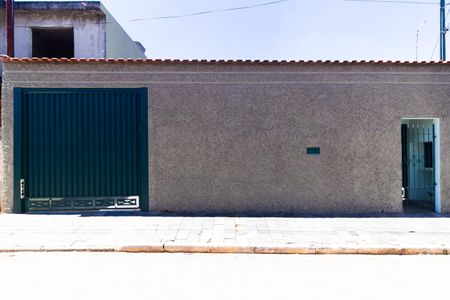 Casa para alugar com 240m², 3 quartos e 6 vagasFachada