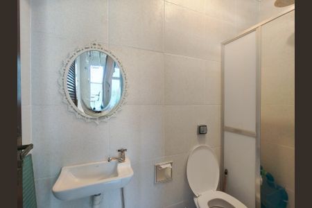 Casa à venda com 250m², 4 quartos e 2 vagas Casa à venda com 250m², 4 quartos e 2 vagasBanheiro de serviço