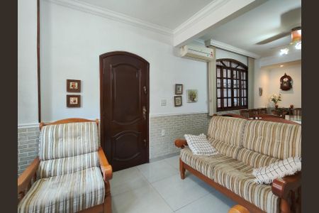 Casa à venda com 250m², 4 quartos e 2 vagas Casa à venda com 250m², 4 quartos e 2 vagasSala