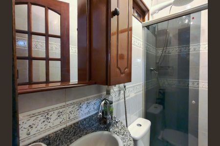 Casa à venda com 250m², 4 quartos e 2 vagas Casa à venda com 250m², 4 quartos e 2 vagasBanheiro da Suíte