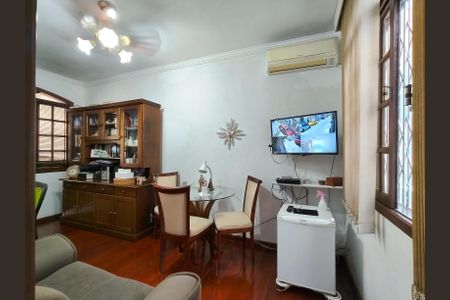 Casa à venda com 250m², 4 quartos e 2 vagas Casa à venda com 250m², 4 quartos e 2 vagasQuarto 1